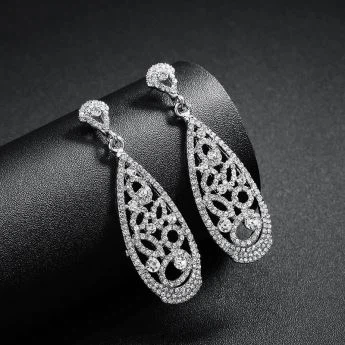 पानी मिश्र धातु की बूंदों की बूंदें